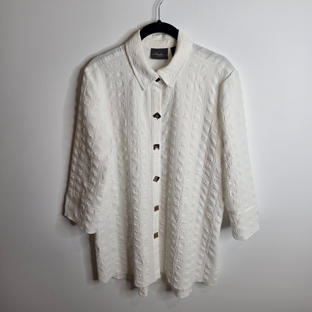 Travelers by Chico's Textured Seersucker Button Front Shirt Womens 1 (Medium)